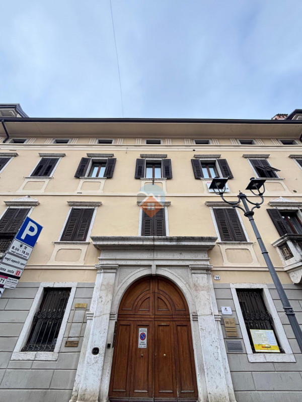 Foto appartamento in vendita a Rovereto (Trento)