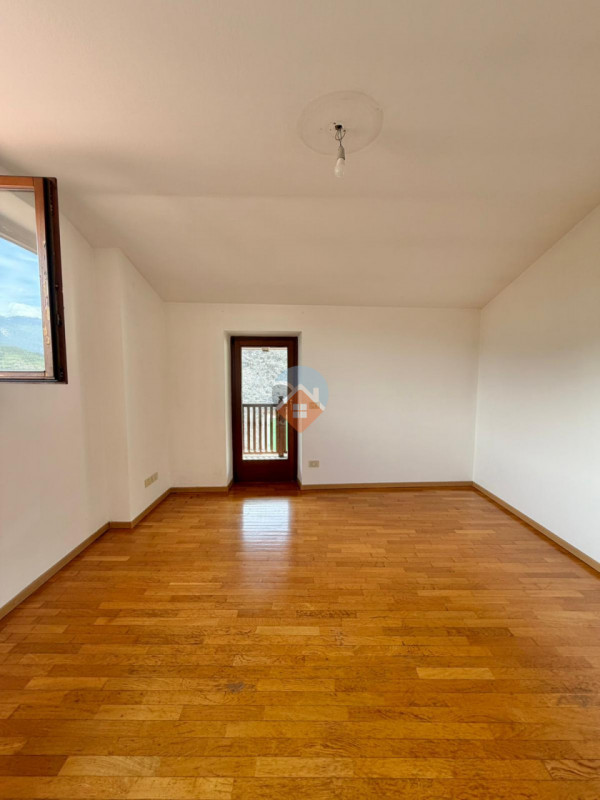 Foto appartamento in vendita a Isera (Trento)