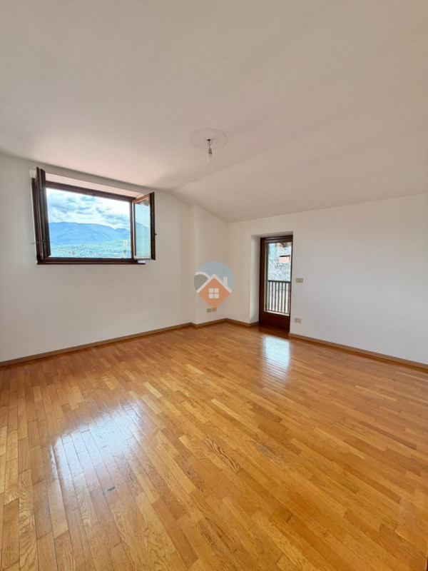 Foto appartamento in vendita a Isera (Trento)