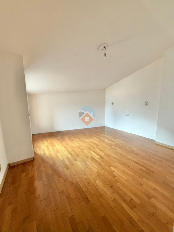 Foto appartamento in vendita a Isera (Trento)