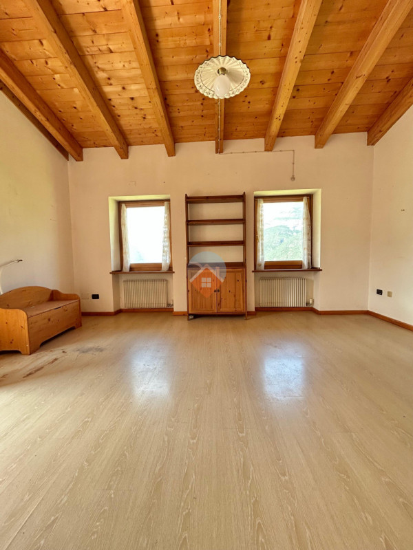 Foto casa indipendente in vendita a Ala (Trento)