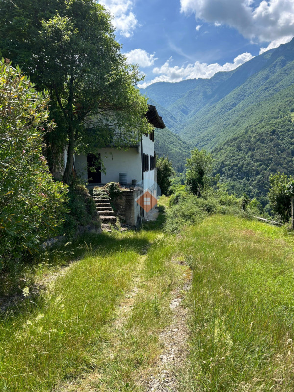 Foto casa indipendente in vendita a Ala (Trento)