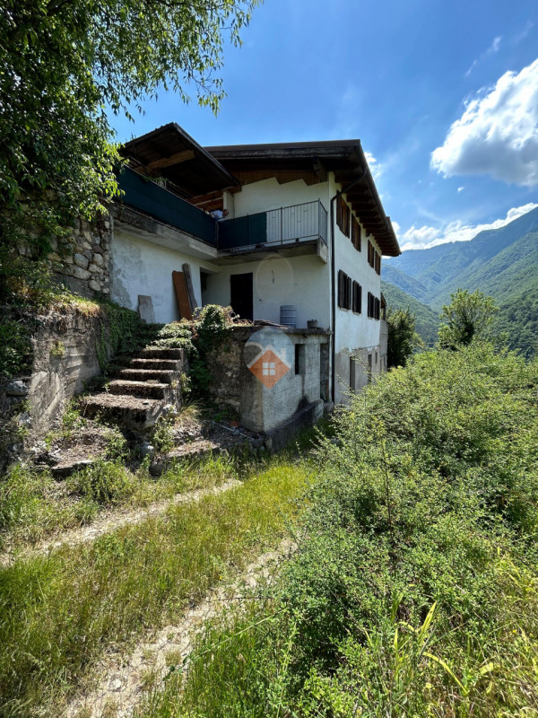 Foto casa indipendente in vendita a Ala (Trento)