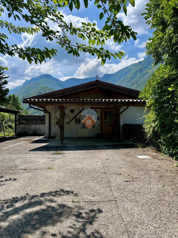 Foto casa indipendente in vendita a Ala (Trento)