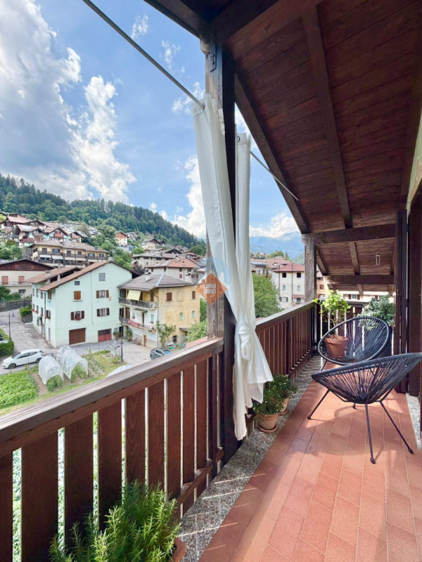 Foto appartamento in vendita a Tione di Trento (Trento)