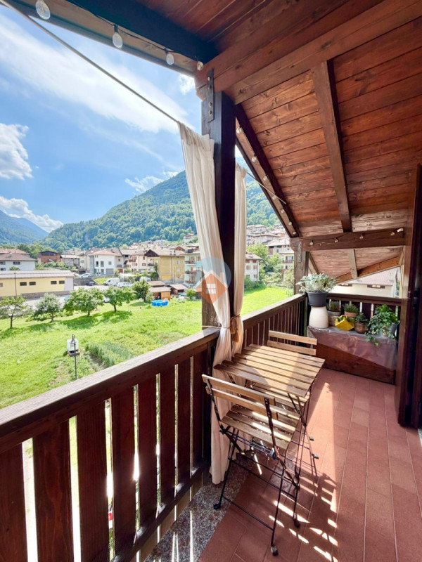 Foto appartamento in vendita a Tione di Trento (Trento)
