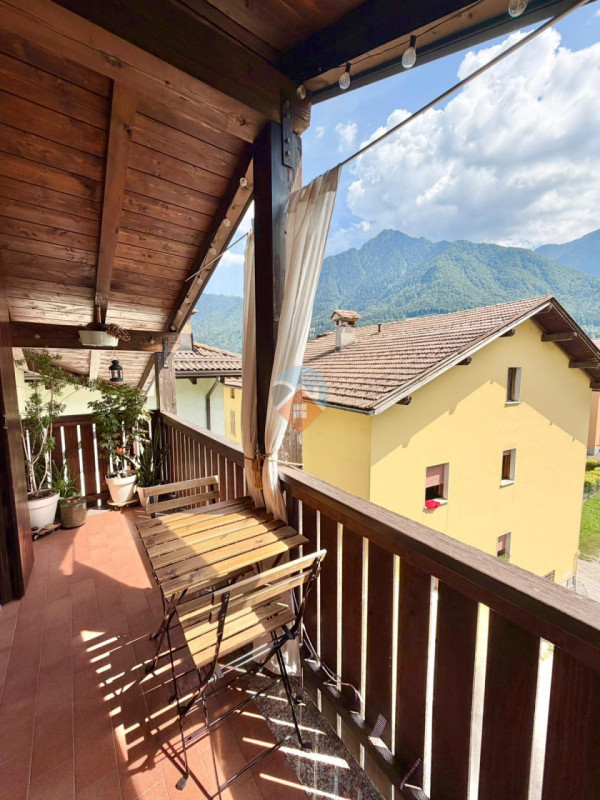 Foto appartamento in vendita a Tione di Trento (Trento)