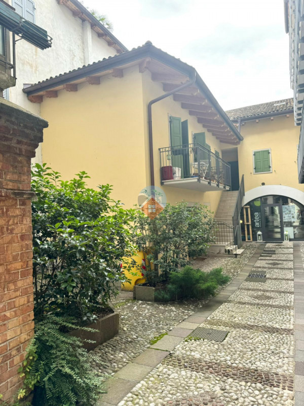 Foto appartamento in vendita a Rovereto (Trento)