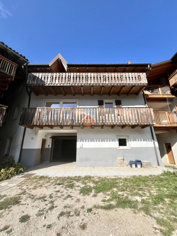 Foto appartamento in vendita a Brentonico (Trento)