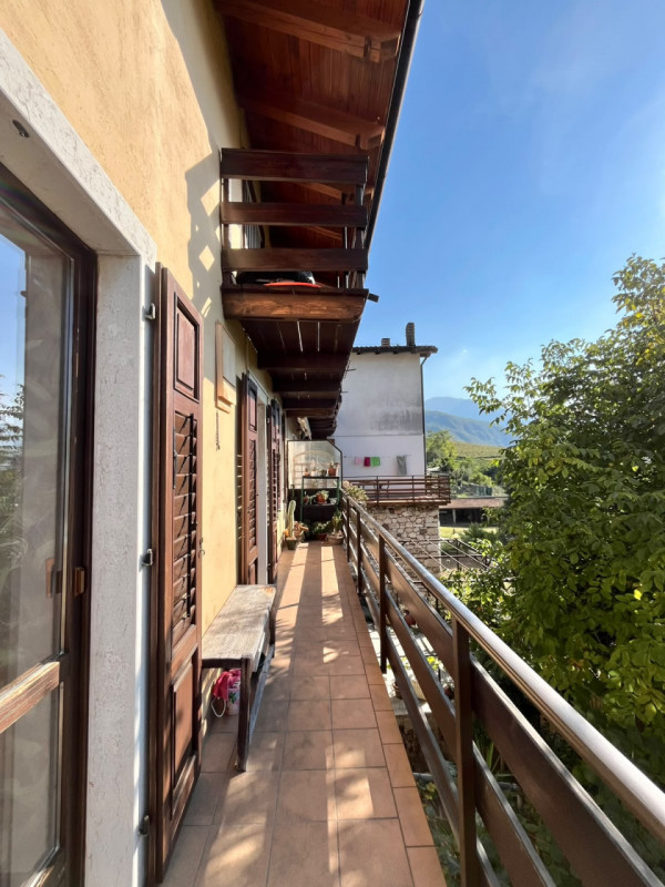Foto porzione di casa in vendita a Ala (Trento)