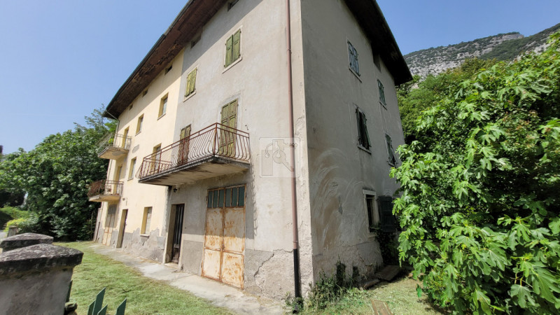 Foto villetta a schiera in vendita a Dro (Trento)