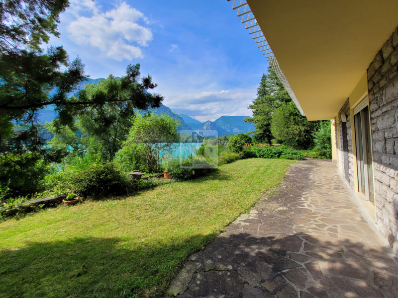 Foto porzione di casa in vendita a Cavedine (Trento)