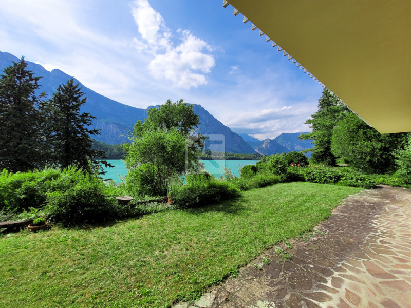 Foto porzione di casa in vendita a Cavedine (Trento)