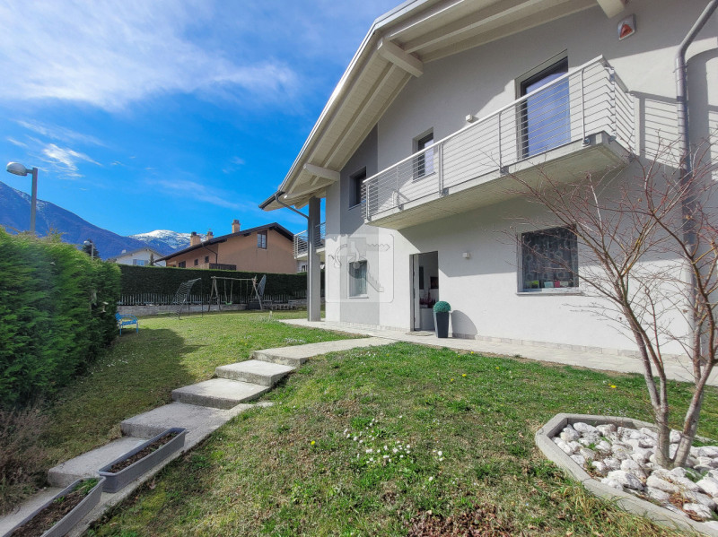 Foto villa indipendente in vendita a Cavedine (Trento)