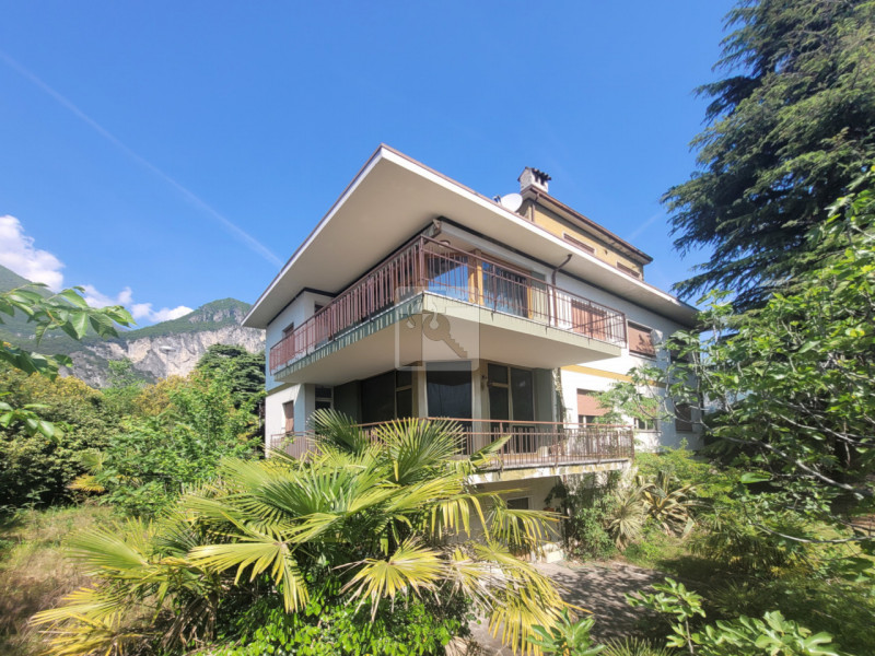 Foto villa indipendente in vendita a Riva del Garda (Trento)