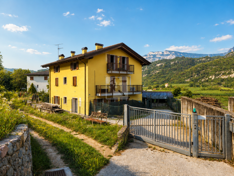 Foto appartamento in vendita a Cavedine (Trento)