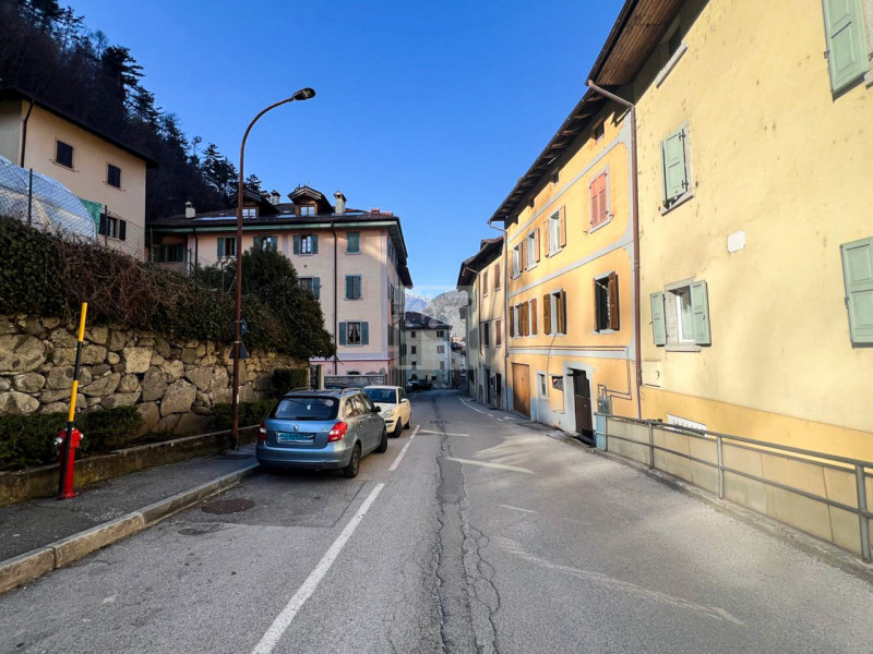 Foto appartamento in vendita a Tione di Trento (Trento)