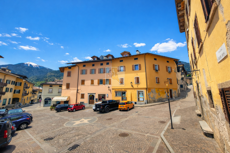 Foto appartamento in vendita a Tione di Trento (Trento)