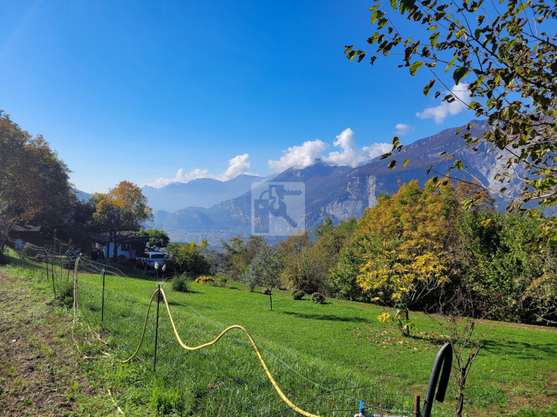 Foto magazzino/capannone in vendita a Cavedine (Trento)