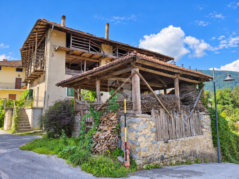 Foto casale/rustico in vendita a Comano Terme (Trento)