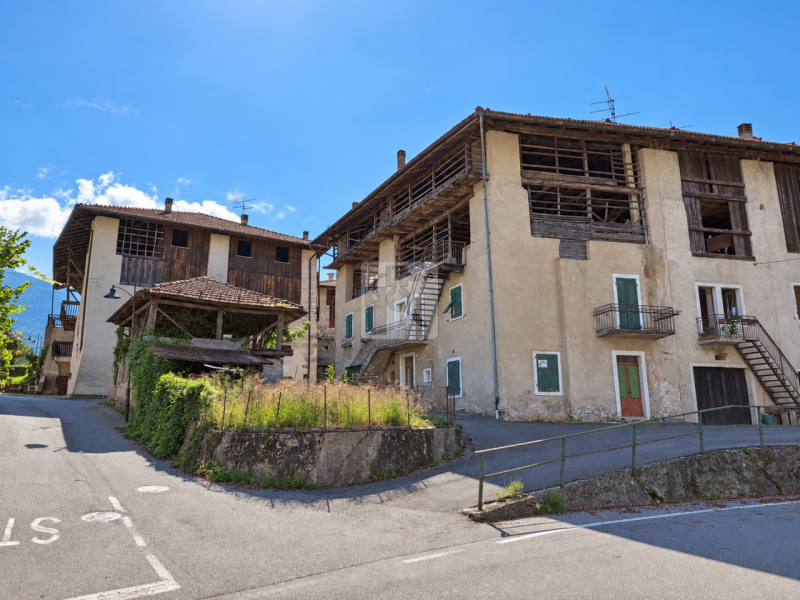 Foto casale/rustico in vendita a Comano Terme (Trento)