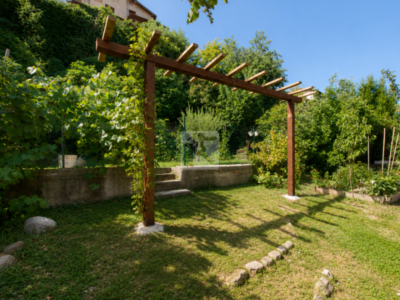 Foto porzione di casa in vendita a Brentonico (Trento)