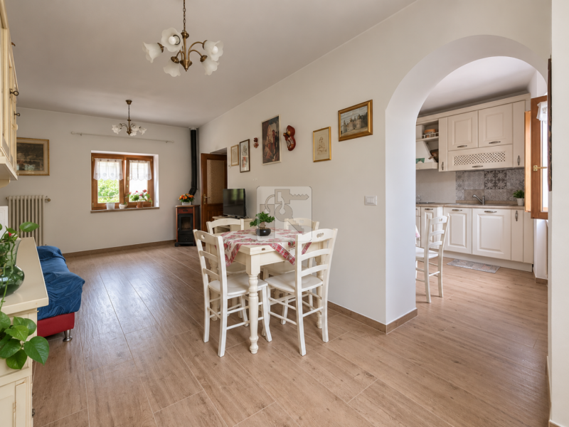 Foto porzione di casa in vendita a Brentonico (Trento)