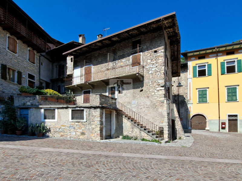 Foto casa indipendente in vendita a Tenno (Trento)