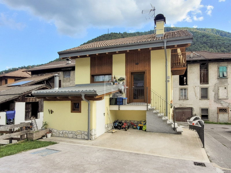 Foto casa indipendente in vendita a Ledro (Trento)